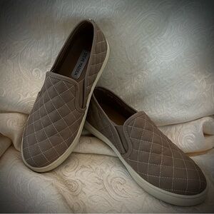 Steve Madden Women’s Quilted Slip-On Loafers - Tan